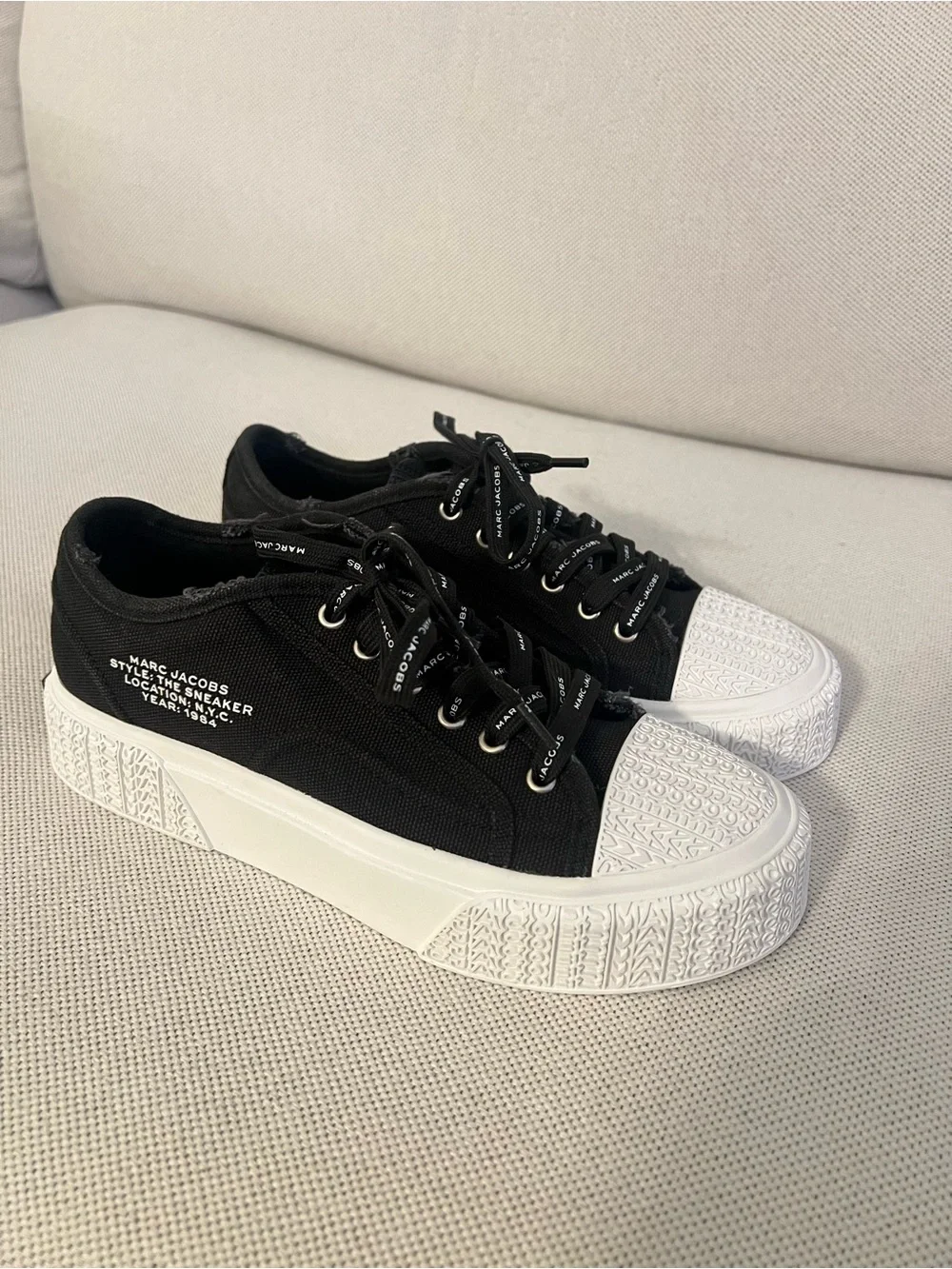 Marc Jacobs Black and White Platform Canvas Sneakers 6.5 (37)